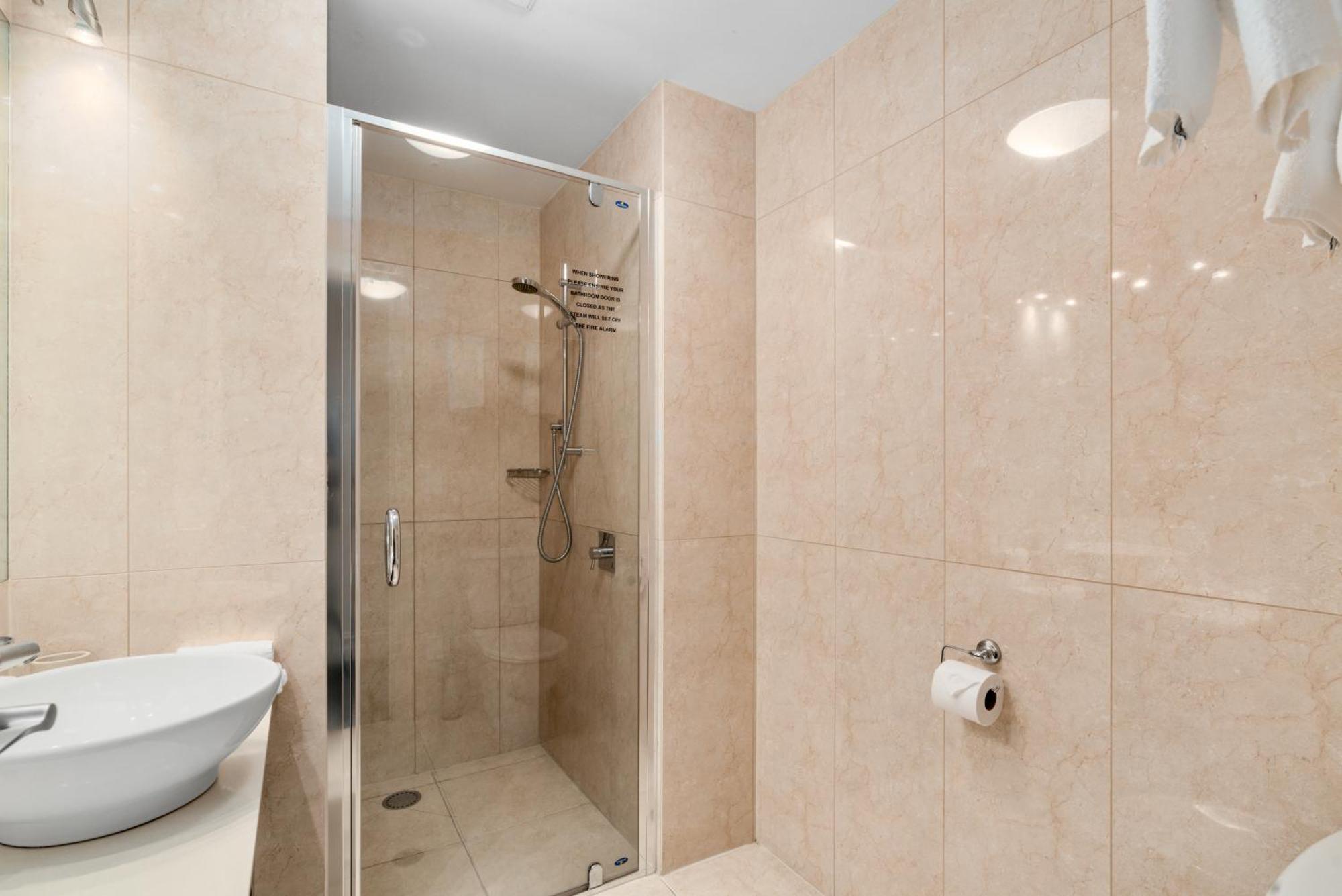 The Beacon - 2 Bedroom Town Center Apartment Квинстаун Экстерьер фото